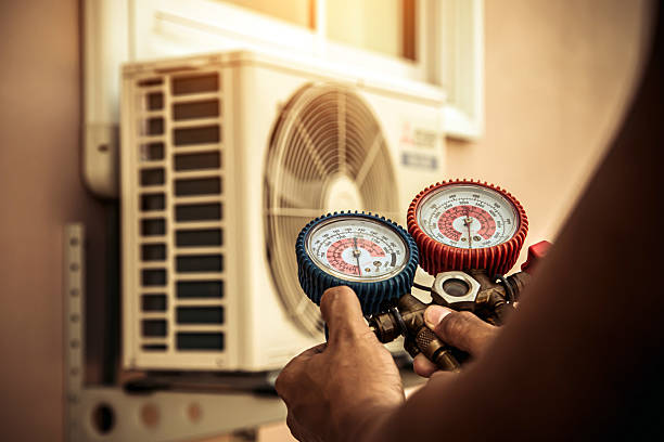 Professional Ac Installation technician working in Lewisville, WA